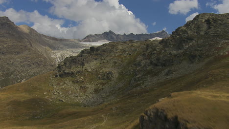 Terreno-Montañoso-Y-Paisaje-En-El-Hermoso-Parque-Nacional-De-Vanoise,-Aéreo