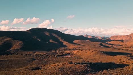 vuelo de avión no tripulado sobre el klein karoo en sudáfrica