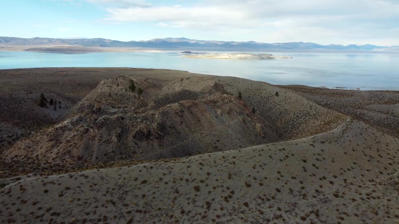 EE. UU., CA, Lago Mono, Cráter Panum, 45591 - Cráter Panum al atardecer.
