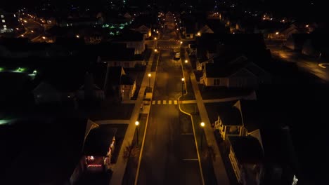 Amerikanisches-Viertel-Mit-Straßenlaternen-Und-Neuen-Häusern