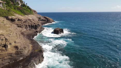 a bela ilha do havaí e um penhasco impressionante