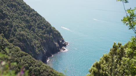 vista panorámica de los acantilados de cinque terre en italia