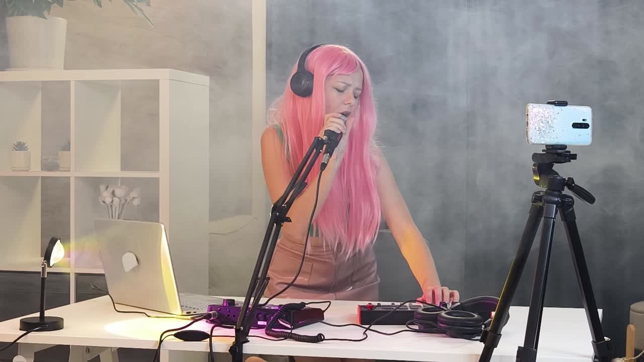 여성 스트리밍 음악 콘텐츠