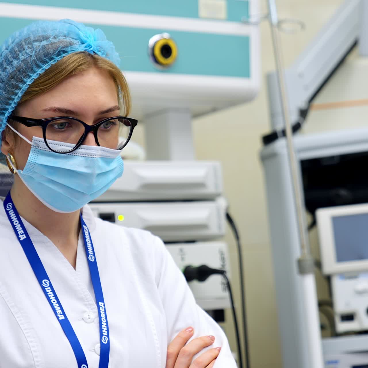 Clinical operational specialist. Surgery professional in protective mask