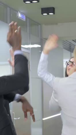 equipo de negocios celebrando el éxito