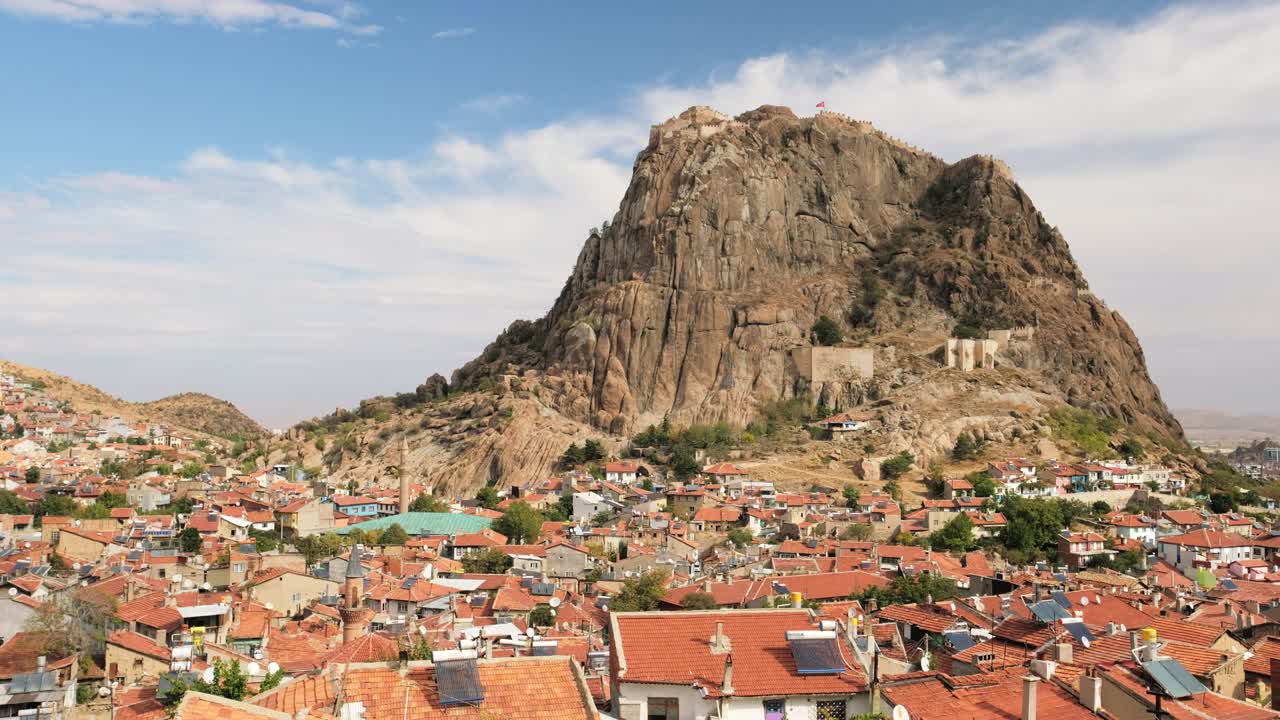 아피온카라히사르 시내 풍경의 느린 파닝, 터키