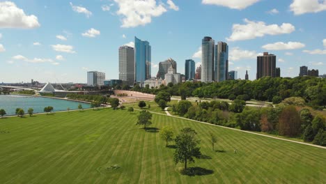 toma aérea del centro de milwaukee wisconsin