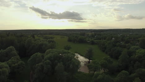 Auf-Dem-Land-Bei-Sonnenuntergang-Luftaufnahme