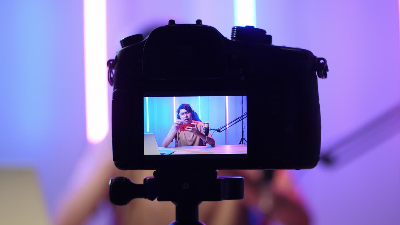 Display Camera Of Asian Man Playing Video Game With Mobile Phone Then Lose The Game While Live Stream