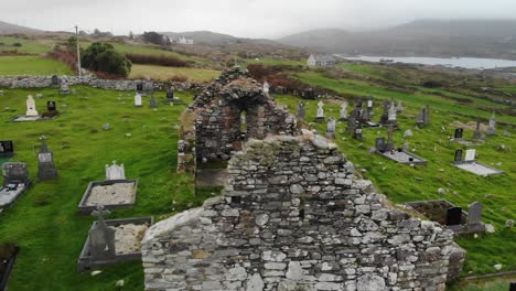 Una-Toma-Aérea-De-Un-Antiguo-Cementerio