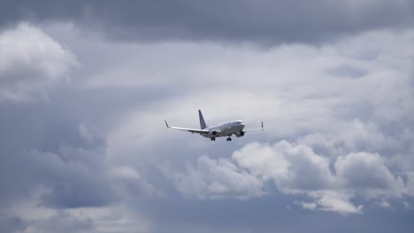 boeing 737 with landing gear down approaching the airport slomo