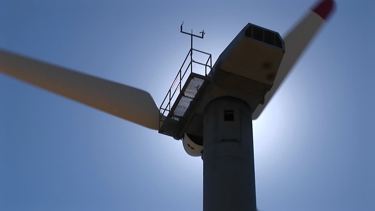 tehachapi 캘리포니아에서 풍력 터빈의 회전자와 나셀의 근접 촬영