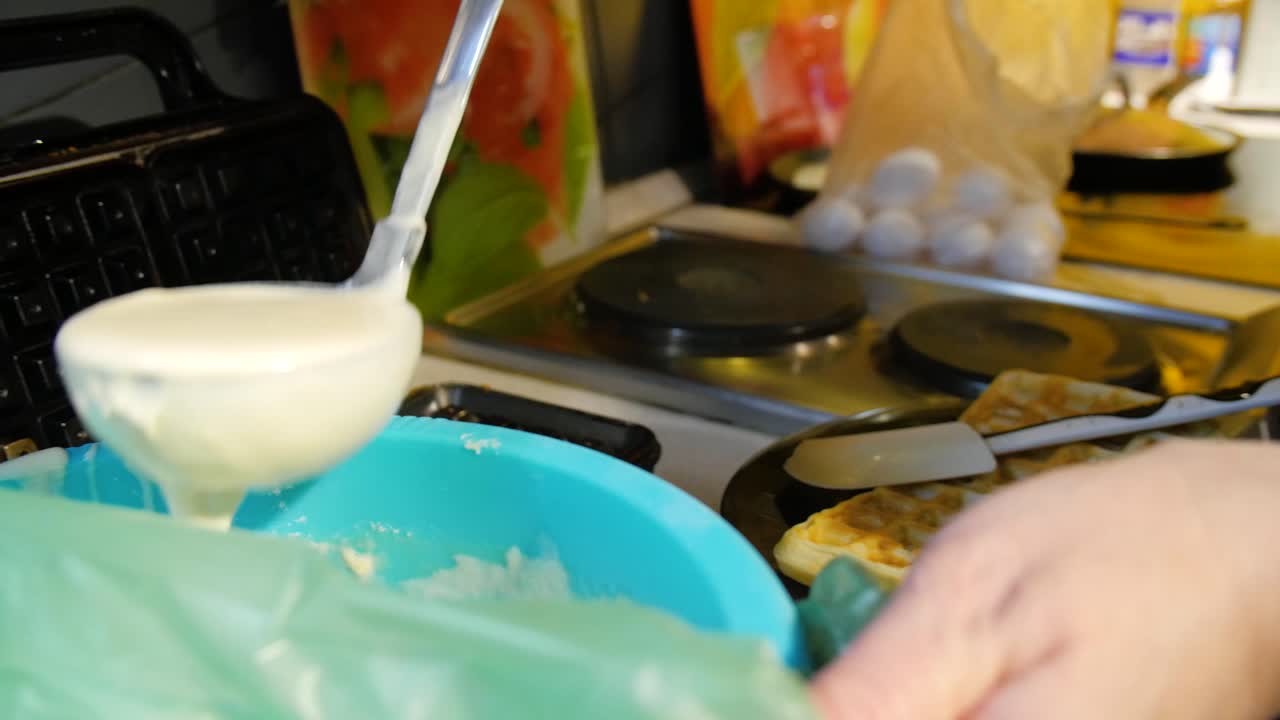 와플을 만드는 것