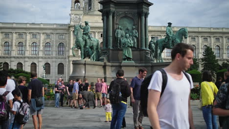 monumento en el barrio de los museos de viena