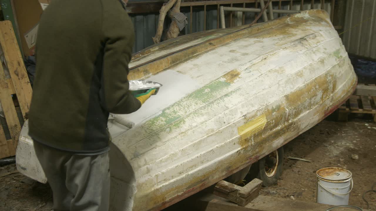 Painting fiberglass fishing boat hull with polyester white topcoat