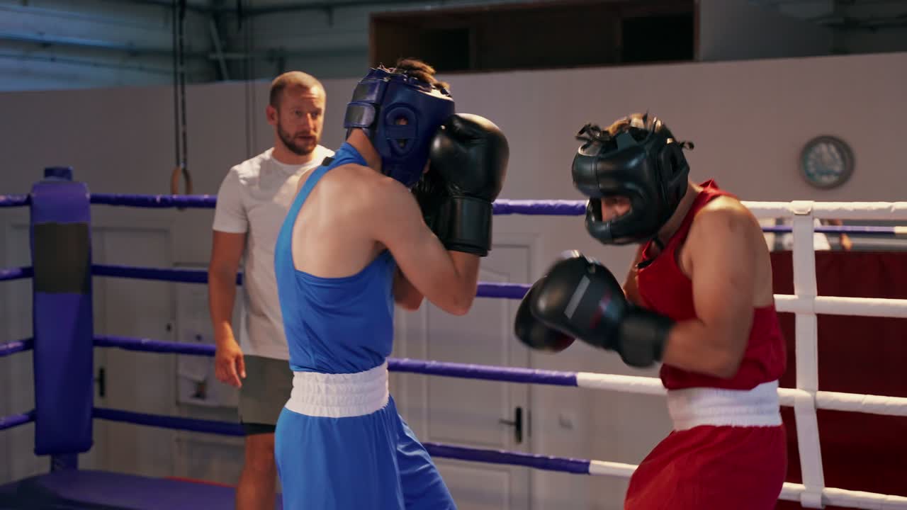 Sessione di sparring di boxe