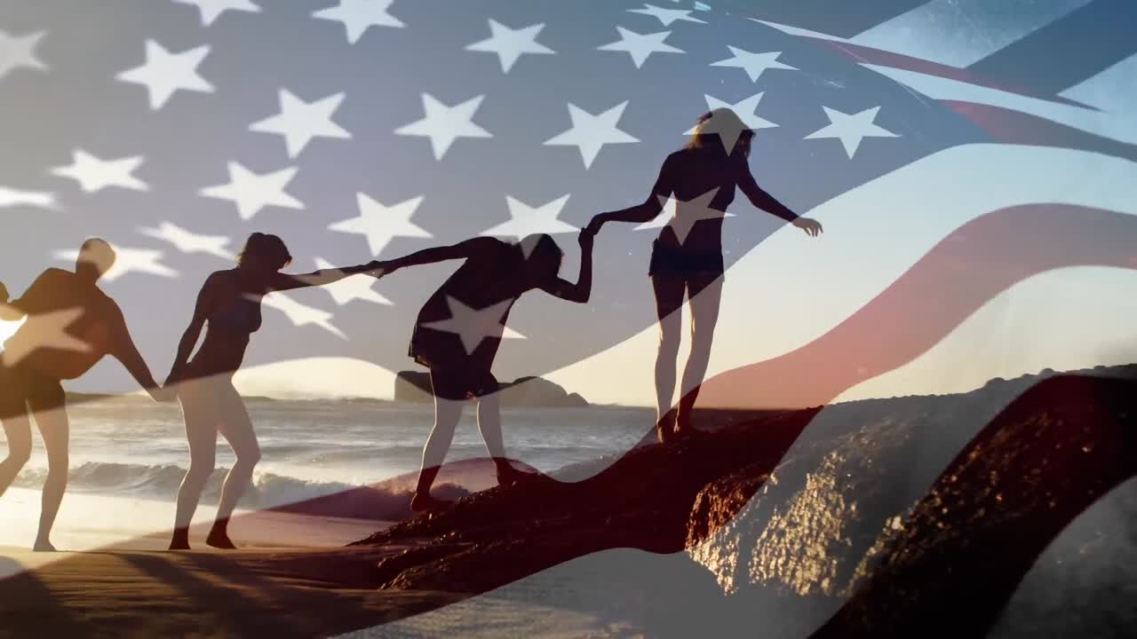 amigos tomados de la mano mientras caminan por la playa