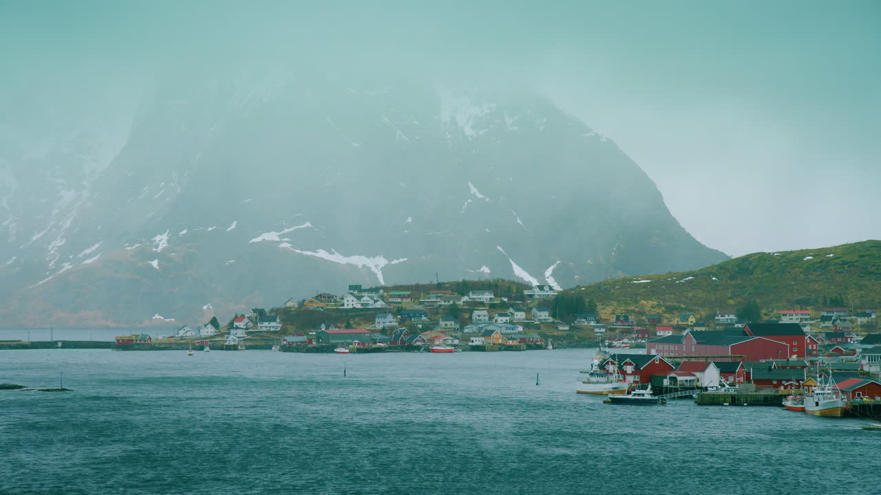reine, noruega en un día ventoso