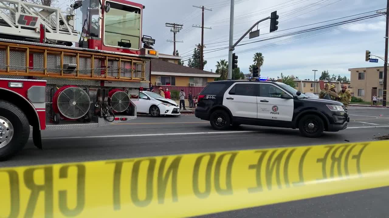 현장에 출동한 소방관과 경찰