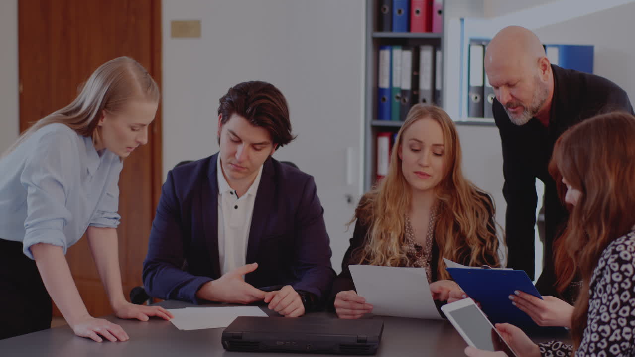 reunión de equipo en la oficina