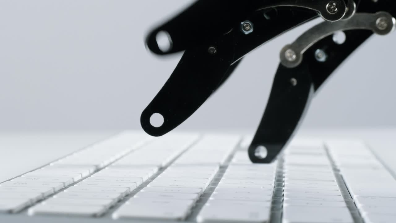 robot escribiendo en un teclado