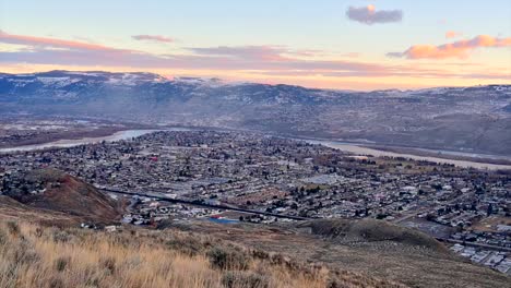 la costa norte en kamloops durante un atardecer de invierno