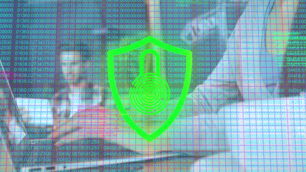 una animación de un icono digital rojo y verde brillante de un candado de seguridad en línea con proceso de datos.