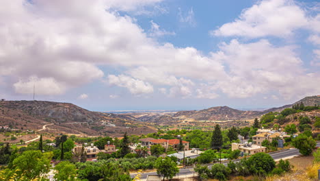 Timelapse-De-Un-Increíble-Paisaje-Nublado-Sobre-El-Valle-En-El-Campo