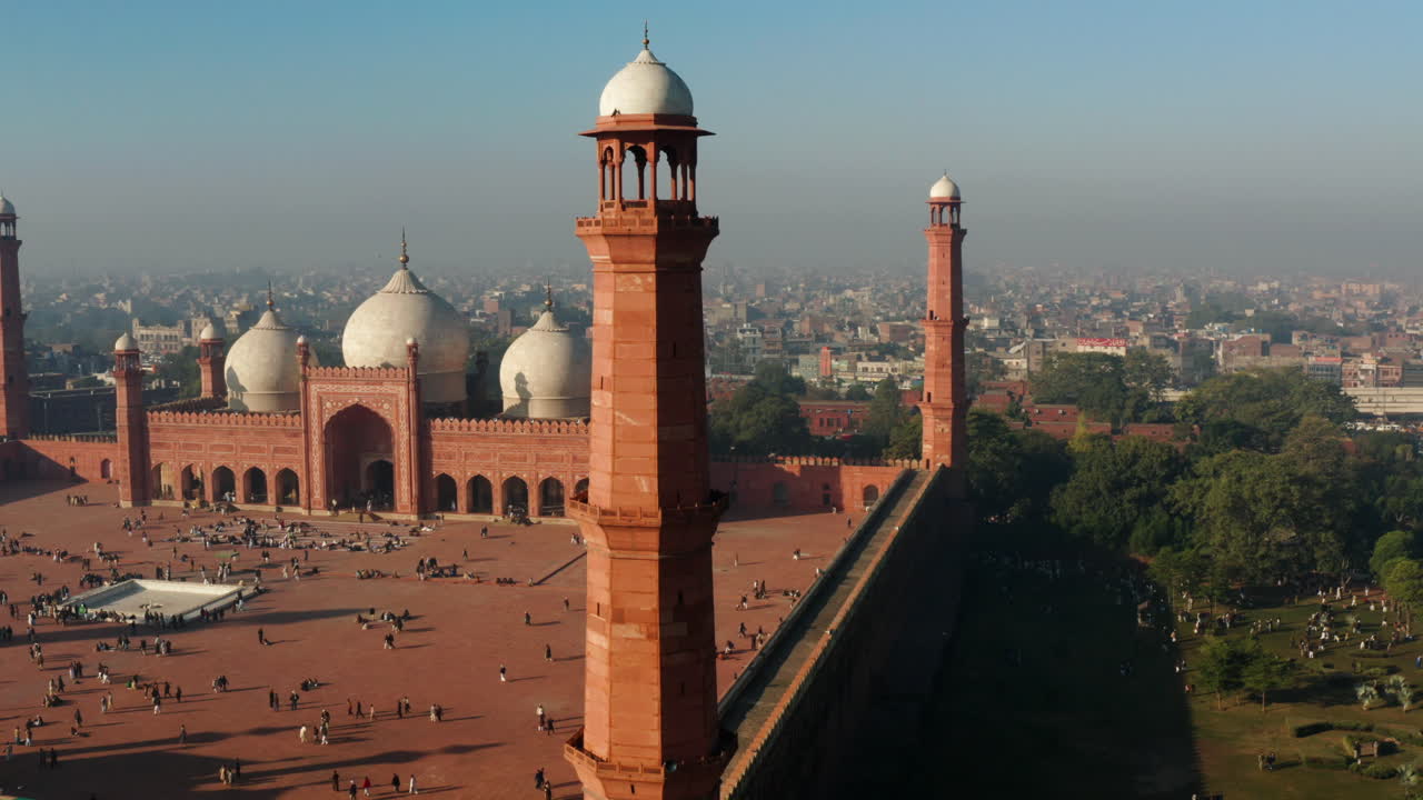 la masjid badshahi en el fuerte de lahore, provincia de punjab, pakistán