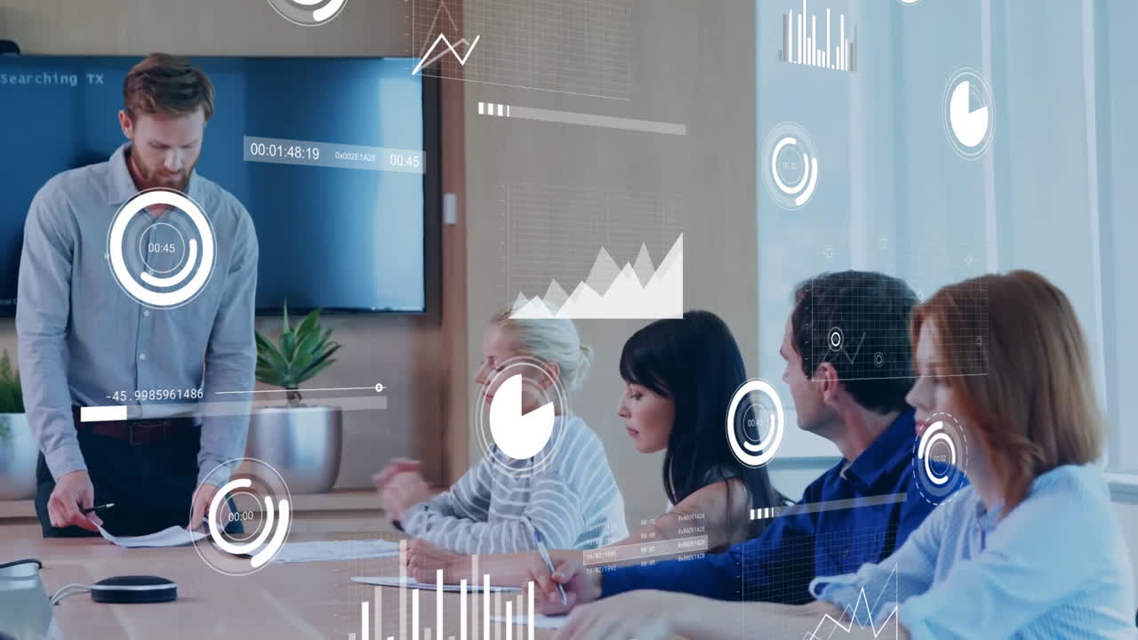 animación del procesamiento de datos financieros sobre diversas personas de negocios en la oficina