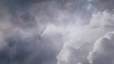 vista de una tormenta y la nube cumulonimbus oscura