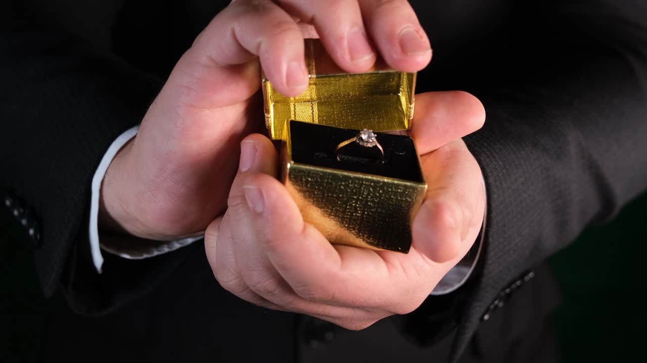 결혼을 제안하는 남자