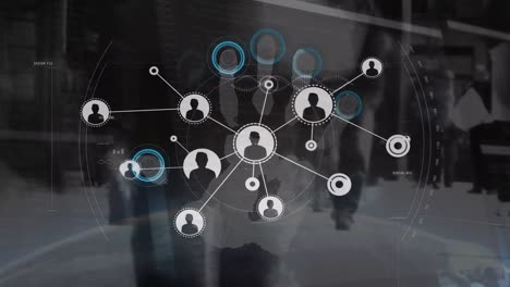 animación del procesamiento de datos e iconos sobre personas que caminan