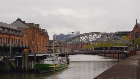 a la vista de la filarmónica desde el área de speicherstadt, hamburgo