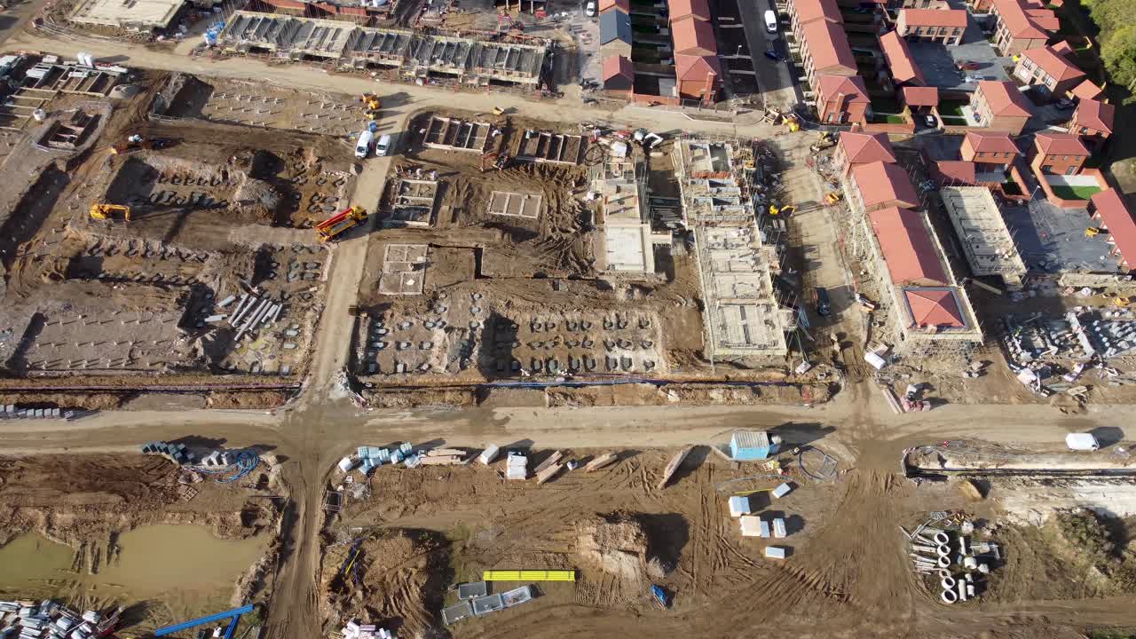 saxon campos canterbury construcción cimientos 4k drone aéreo dolly de derecha a izquierda