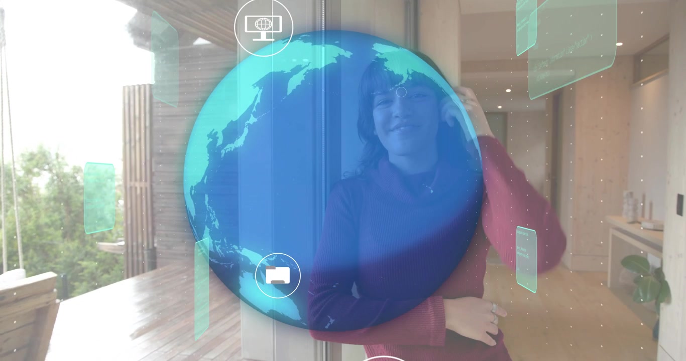 Donna appoggiata a una porta di vetro che attiva un globo digitale e analizza dati tecnologici con icone