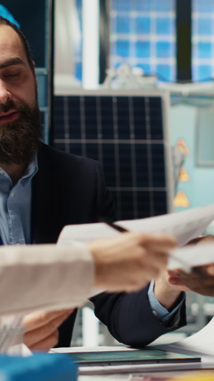 Vertical video Factory executives meet with investors to discuss automating production