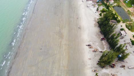 Kuakata-Sea-Beach-And-Fishing-Canoe-Boats-At-The-Seashore,-Bangladesh