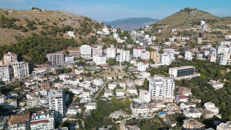 Cementerio-De-Los-Mártires,-Estatua-De-La-Madre-Albania