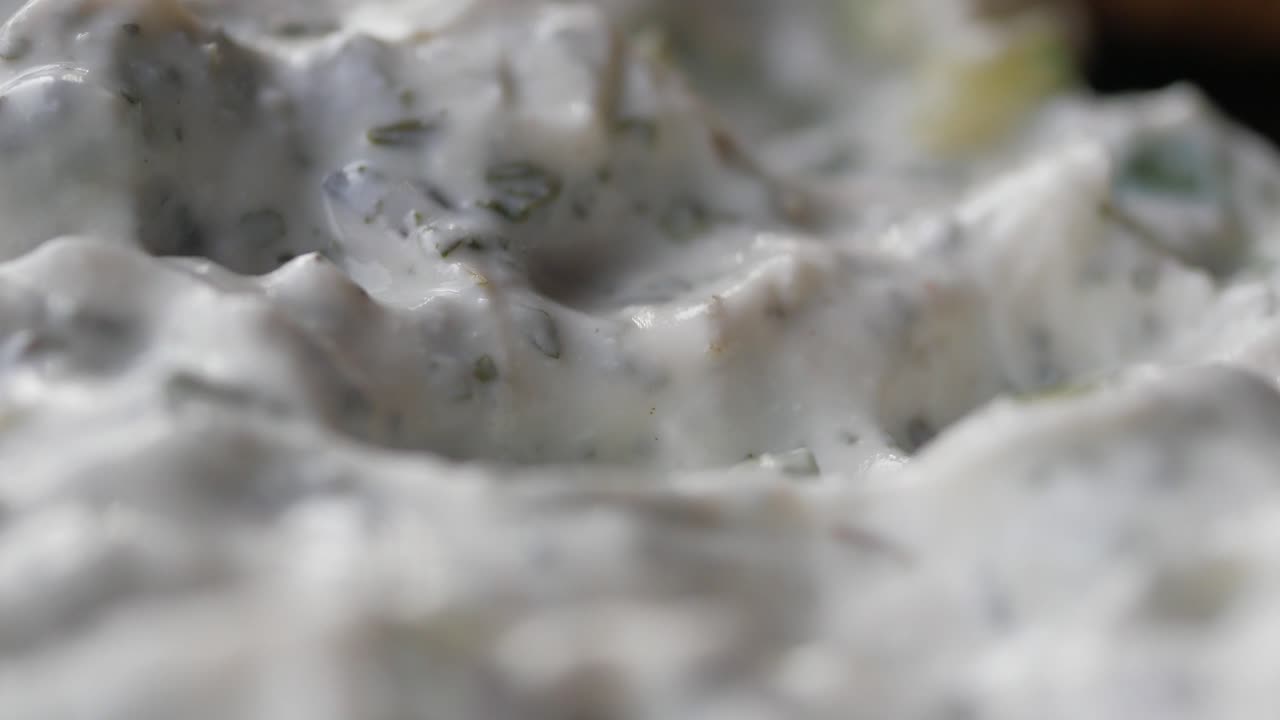 Macro di salsa bianca cremosa con erbe aromatiche