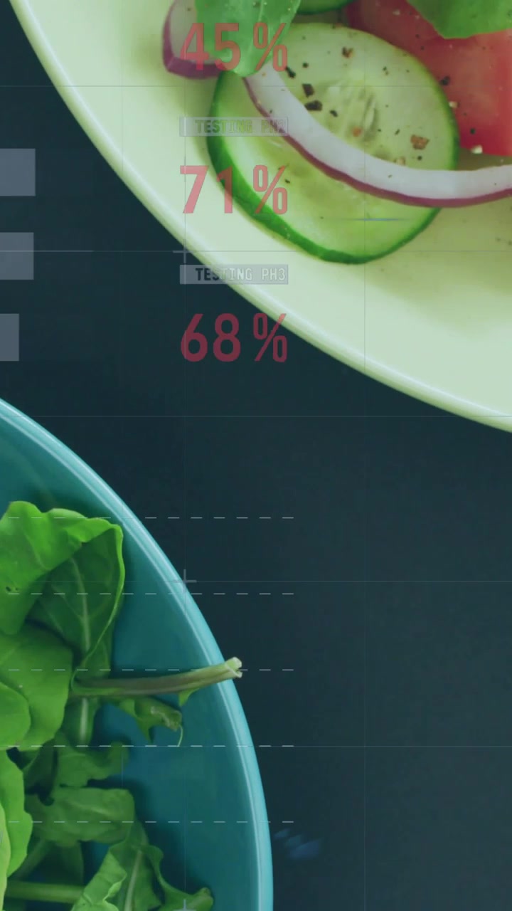 Video verticale: La telecamera si sposta su un piatto mentre un HUD aggiorna le percentuali, evidenziando le verdure per il marketing.