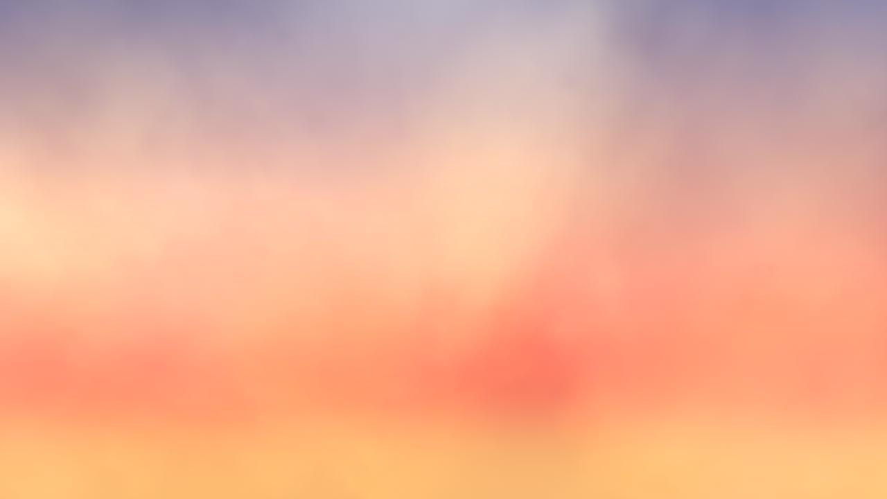 일출 하늘에 태양이 있는 낭만적인 구름