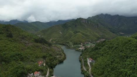 green river in mountain