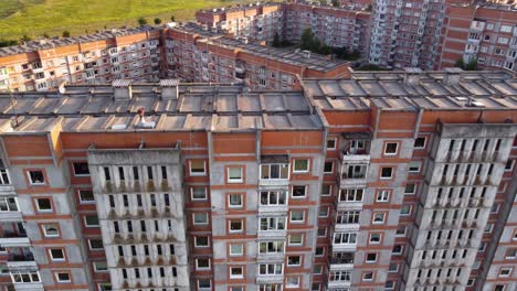 AERIAL-Descending-Shot-over-a-Residential-District-Mogiliovas-in-Klaipeda,-Lithuania