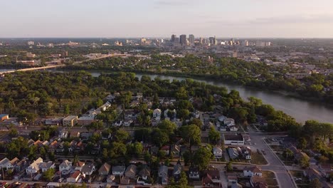 Luftaufnahme-Winnipeg-Sonnenuntergang-Skyline