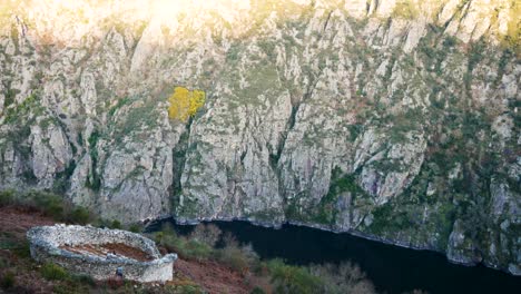 Pe-Do-Home-Aussichtspunkt-Auf-Die-Unglaublichen-Klippen-Der-Ribeira-Sacra-Schlucht-Nogueira-De-Ramuín-Ourense-Galicien-Spanien