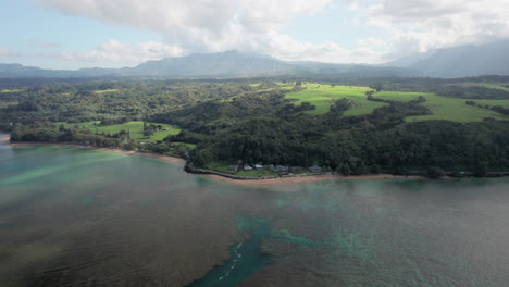 vista aérea de la costa de la isla de kauai, hawai