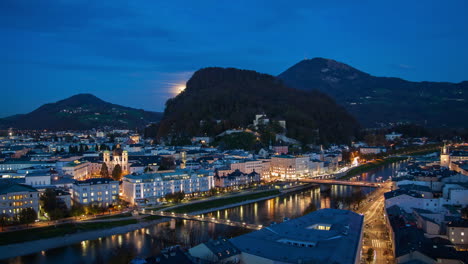 horizonte de salzburgo amanecer de la luna en otoño