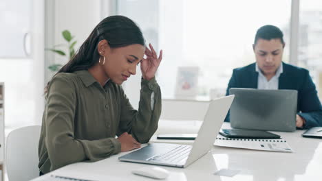 Trabajando,-Dolor-De-Cabeza-Y-Mujer-De-Negocios-Con-Dolor