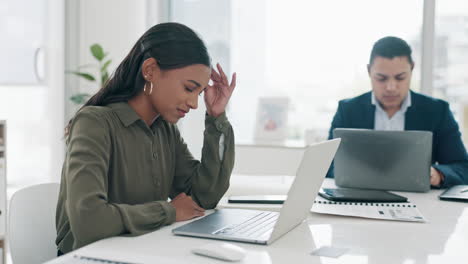 trabajo, dolor de cabeza y mujer de negocios con dolor
